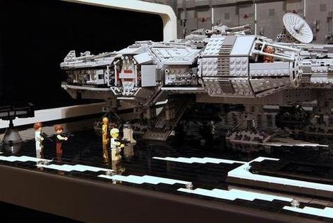 MOC-327 Star Wars Docking Bay Hanger for minifig scale UCS Falcon Limited Edition by Frank Roth