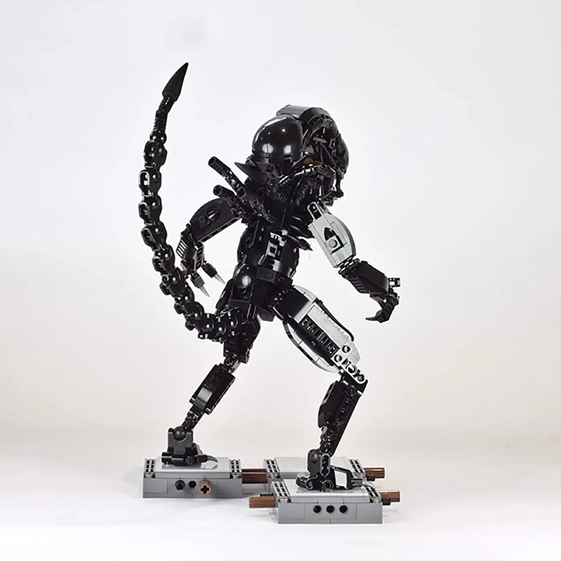 TECHNIC MOC 27578 Alien Xenomorph by buildbetterbricks