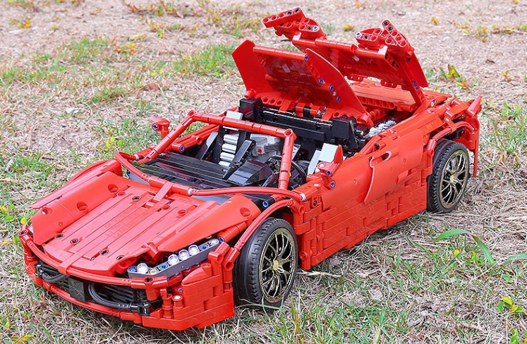 Mould King 13048 RC Red Ferrari 488